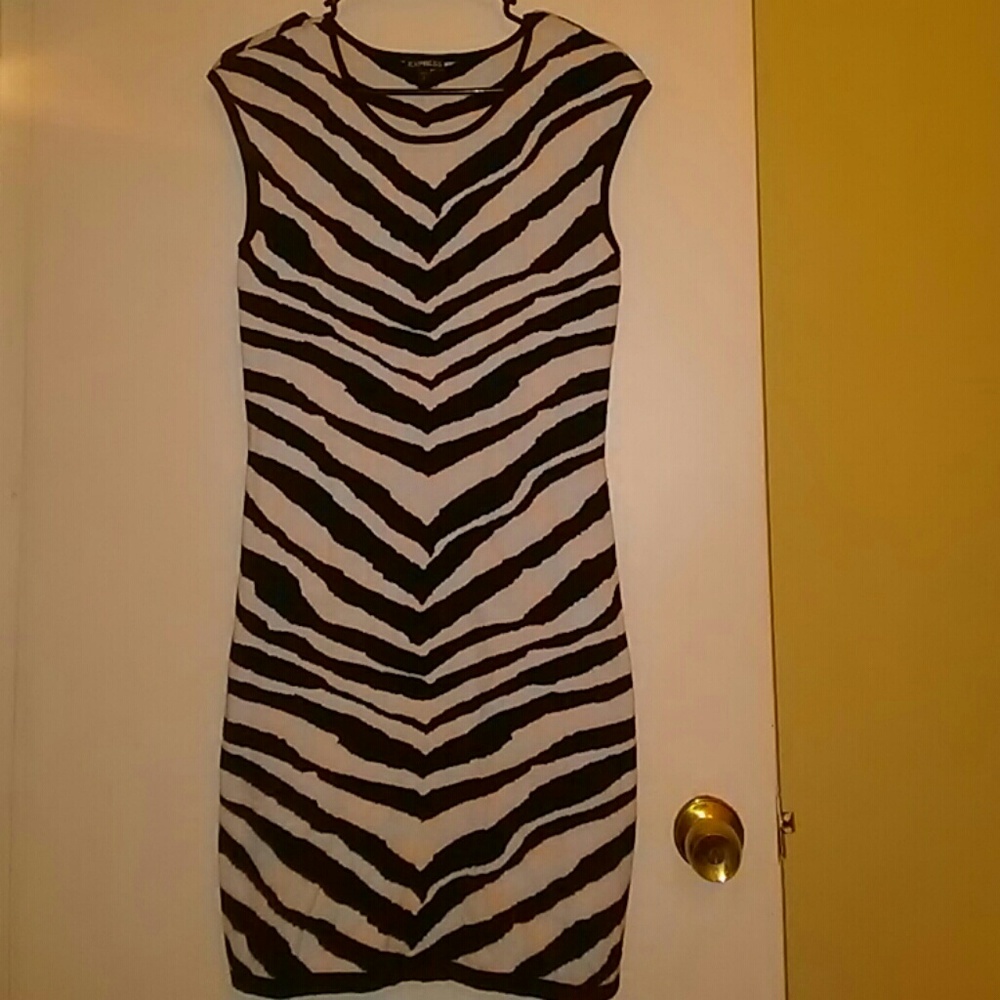 ⚫⚪Express dress
